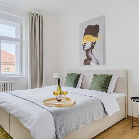 With 3 Bedroom For Family Apartamento Praga